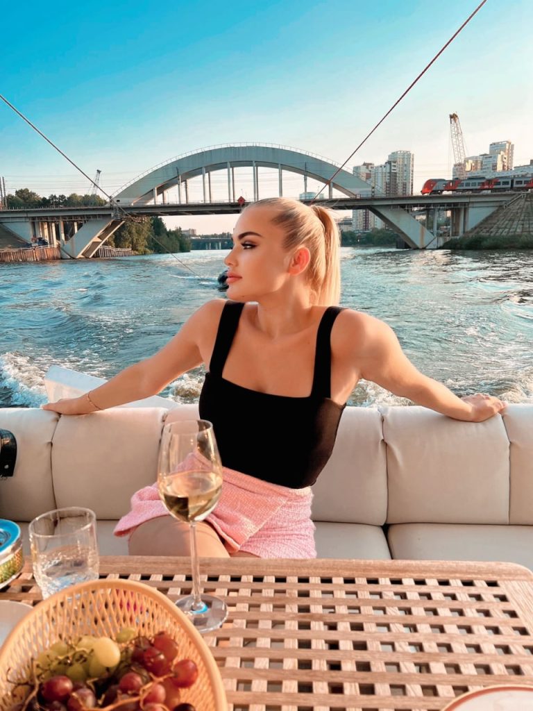 Эскортница Лёля в Москве