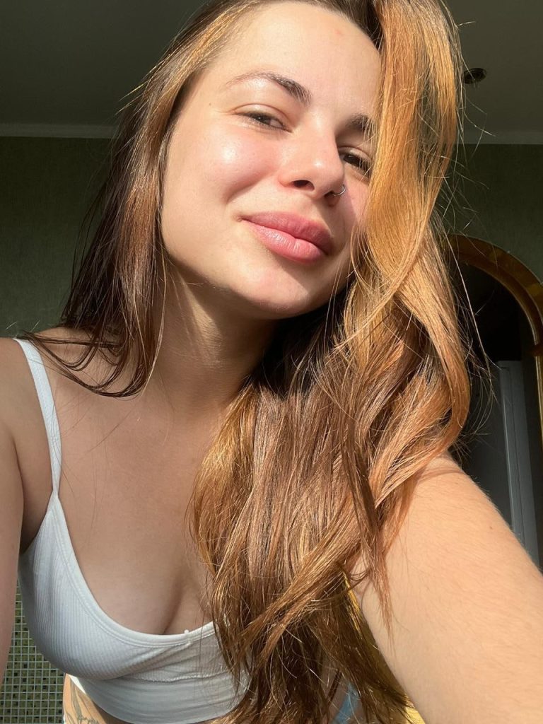 Эскортница Элла