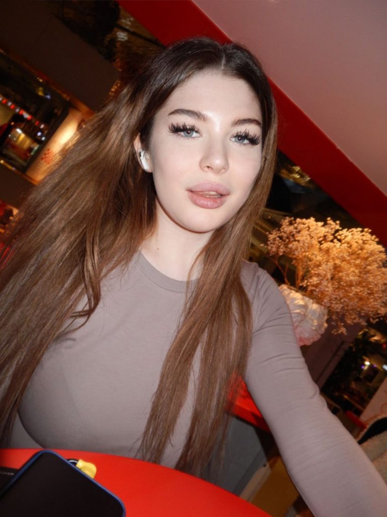 Эскорт модель Поля в Москве