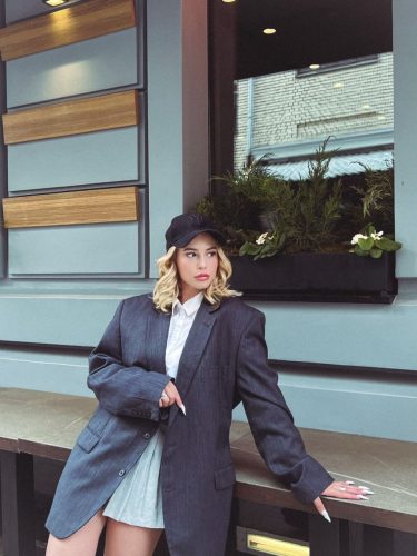 Эскортница Амелия