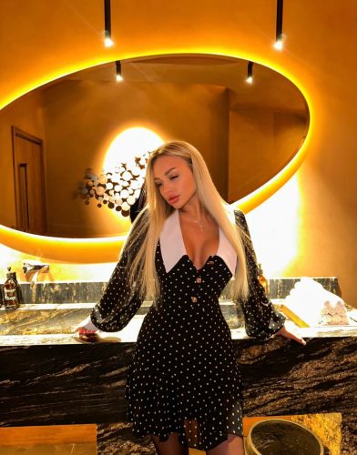 Эскортница Кира