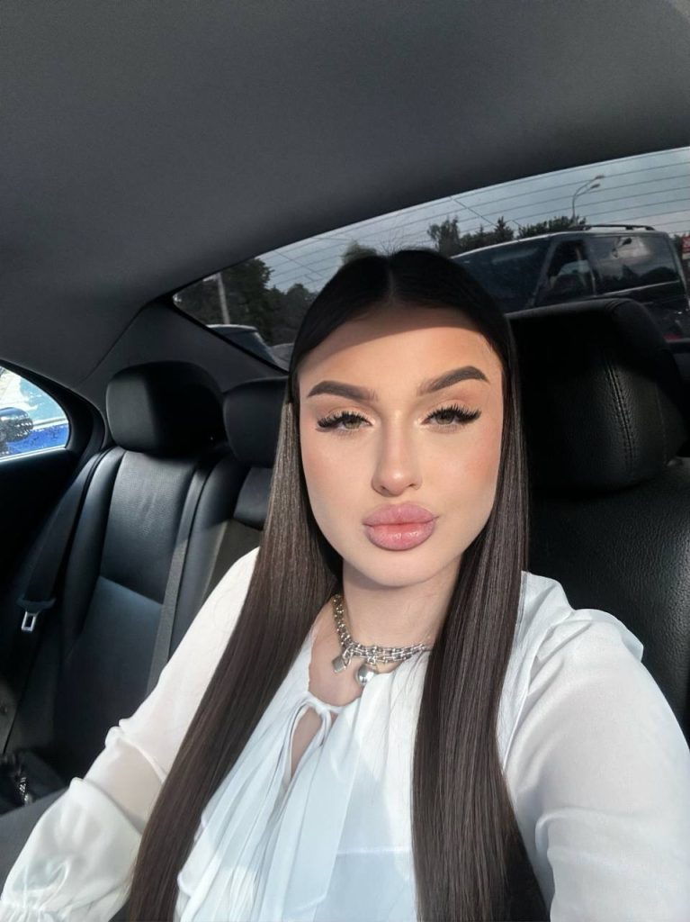 Эскортница Карина