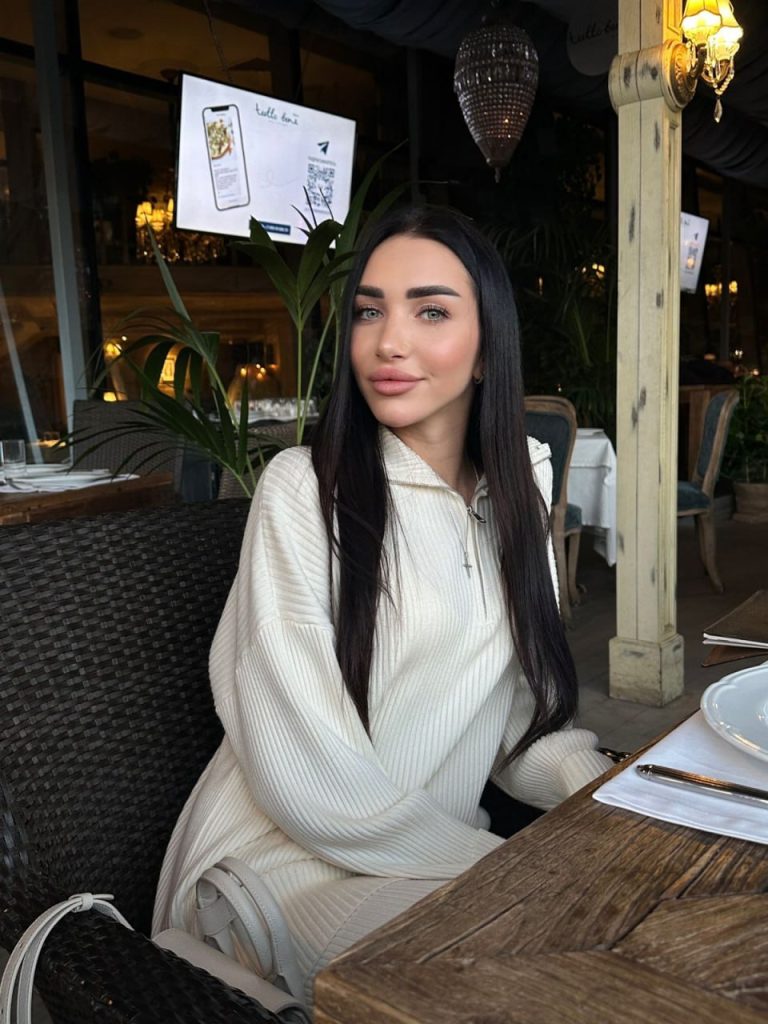 Эскортница Дина