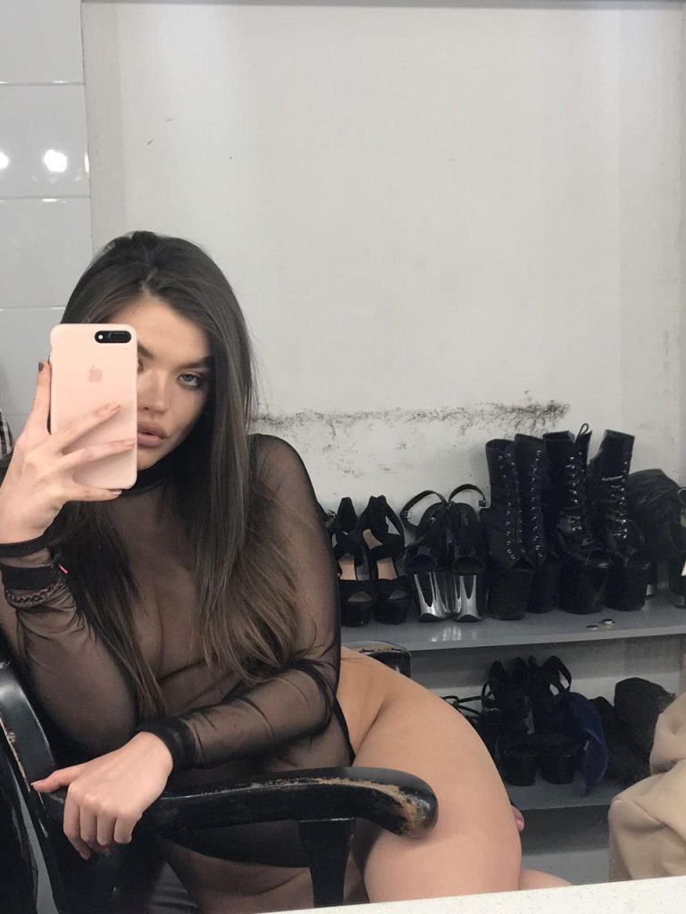 Эскортница Аврора